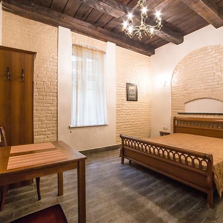 Apartment On Valova 16-2- 2 Minutes To Market Square Lemberg Exterior foto