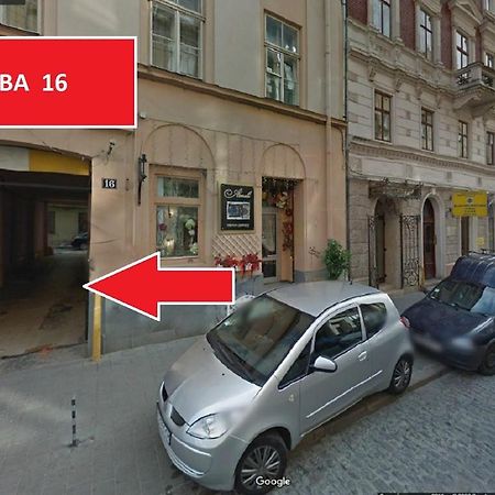 Apartment On Valova 16-2- 2 Minutes To Market Square Lemberg Exterior foto