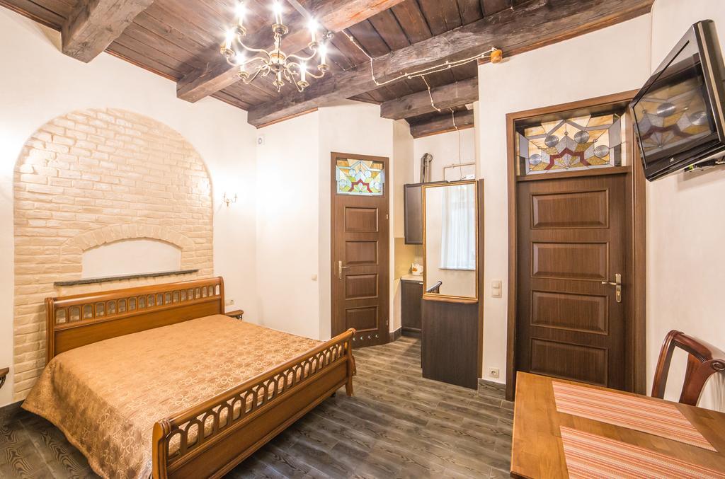 Apartment On Valova 16-2- 2 Minutes To Market Square Lemberg Exterior foto