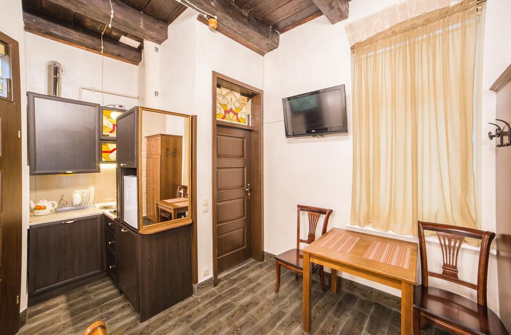 Apartment On Valova 16-2- 2 Minutes To Market Square Lemberg Exterior foto