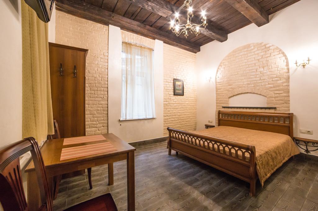 Apartment On Valova 16-2- 2 Minutes To Market Square Lemberg Exterior foto